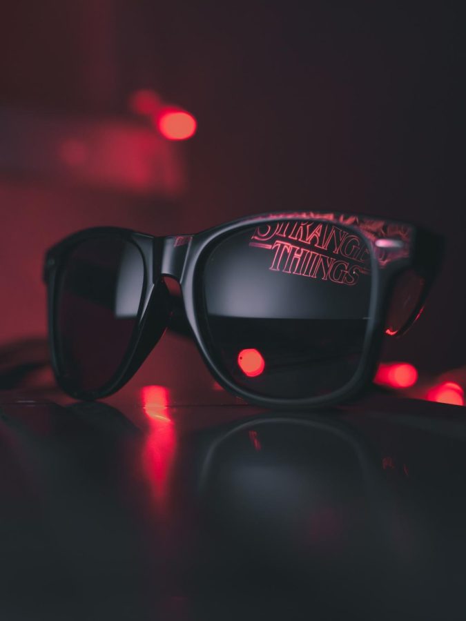 Stranger+Things+logo+reflecting+in+sunglasses